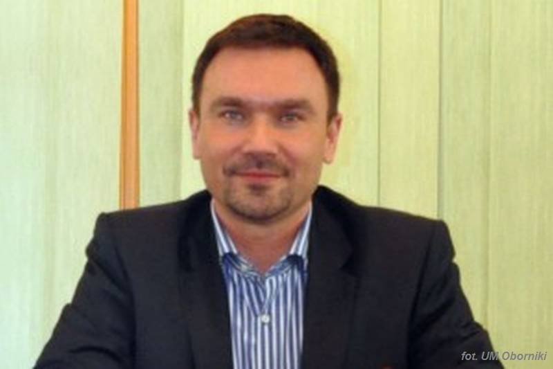 eo burmistrz obornik tomasz szrama1 300x212 1