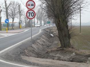 Wypadek w Bogdanowie na wysokości stacji paliw
