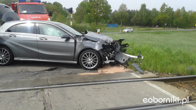 Kolizja na przejeździe kolejowym w Parkowie