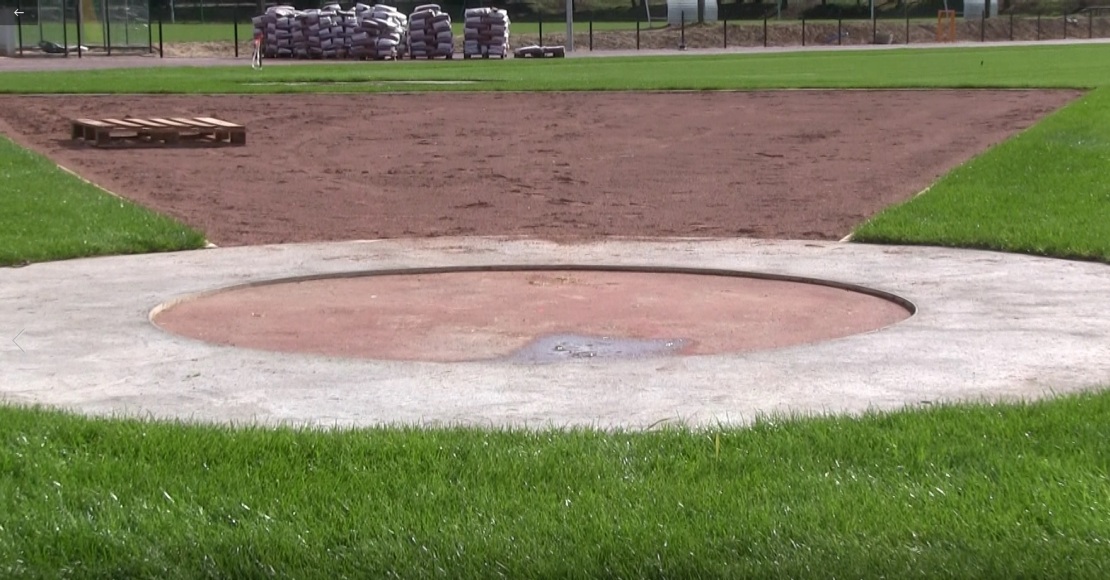 Gmina Oborniki kupuje wyposazenie na stadion lekkoatletyczny