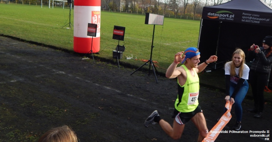 Marek Lesniak i Justyna Olejniczak zwyciezcami 3. edycji Rogozinskiego Polmaratonu