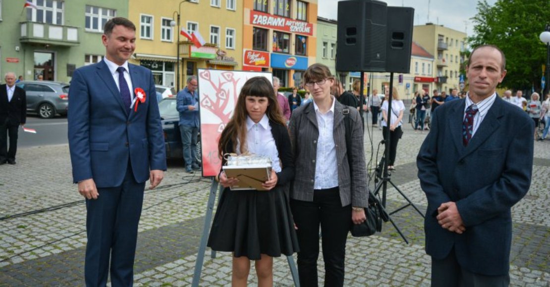 niepodlegla natalia hejwosz najlepsza w konkursie plastycznym fot um oborniki