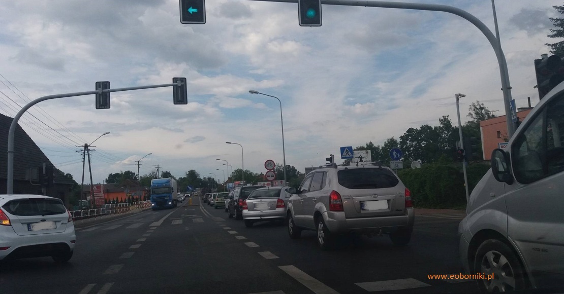 kolizja na skrzyzowaniu dk11 i ul. komunalnej. korki