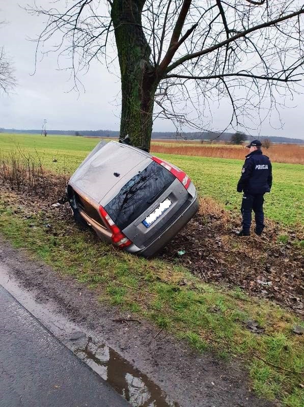 wypadek swierkowki pijany kierowca, foto. KPP Oborniki