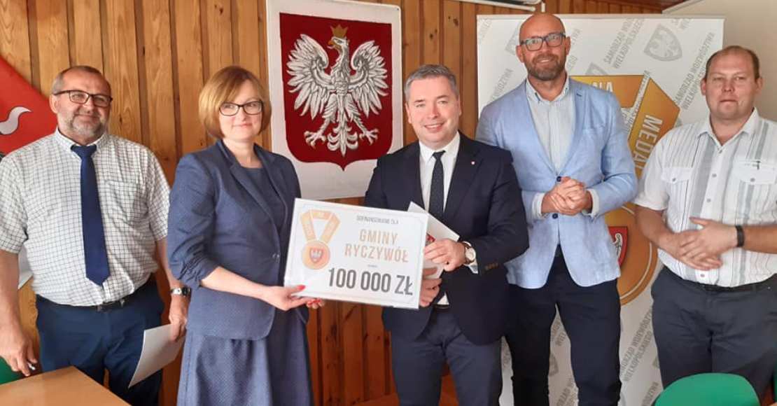 100 tysięcy dla Ryczywołu (foto)