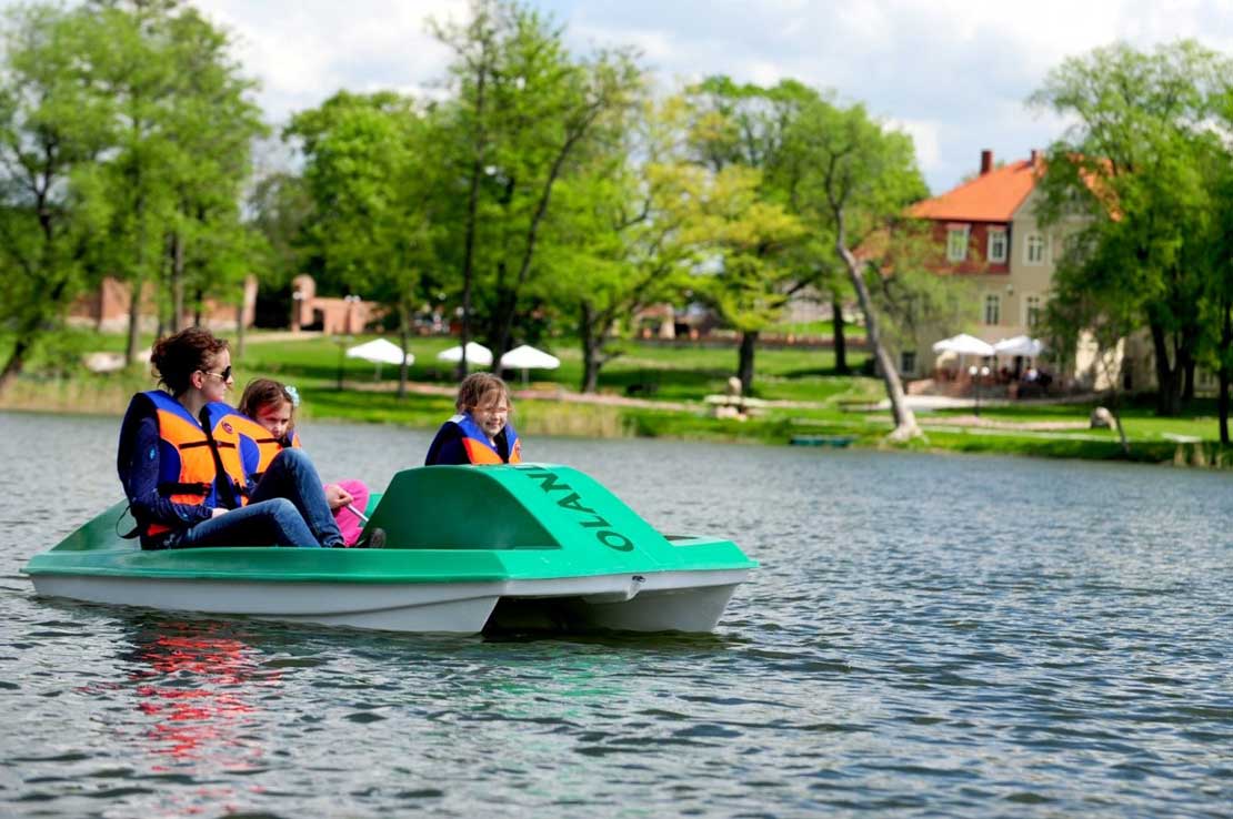 Wakacje w hotelu nad wodą – najlepszy relaks dla całej rodziny