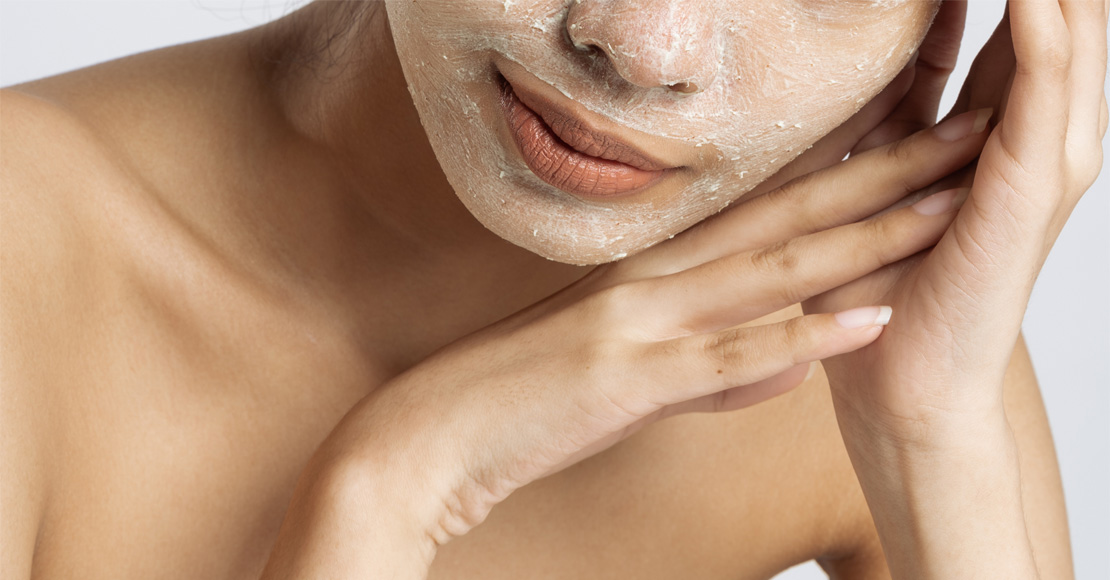 Peeling do twarzy – dlaczego powinien być stałym elementem pielęgnacji
