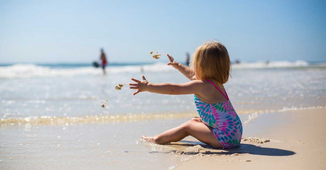 Co warto zabrać ze sobą na plażę?