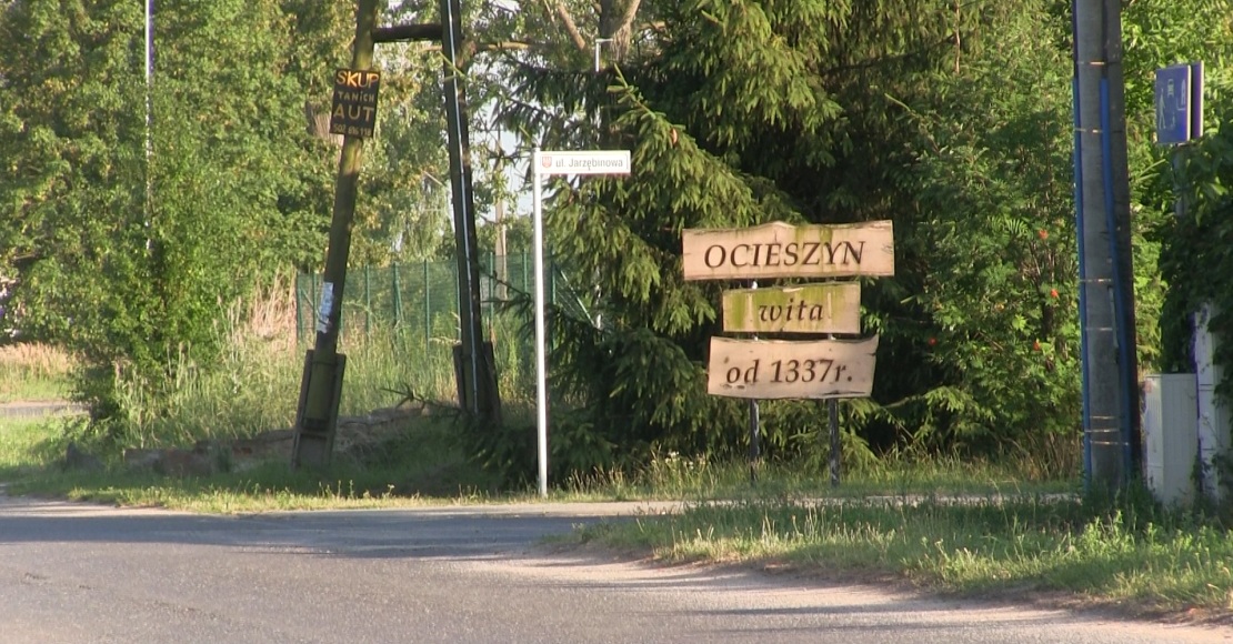 Włamanie w Ocieszynie. Policja szuka nadal 3 osoby (film)