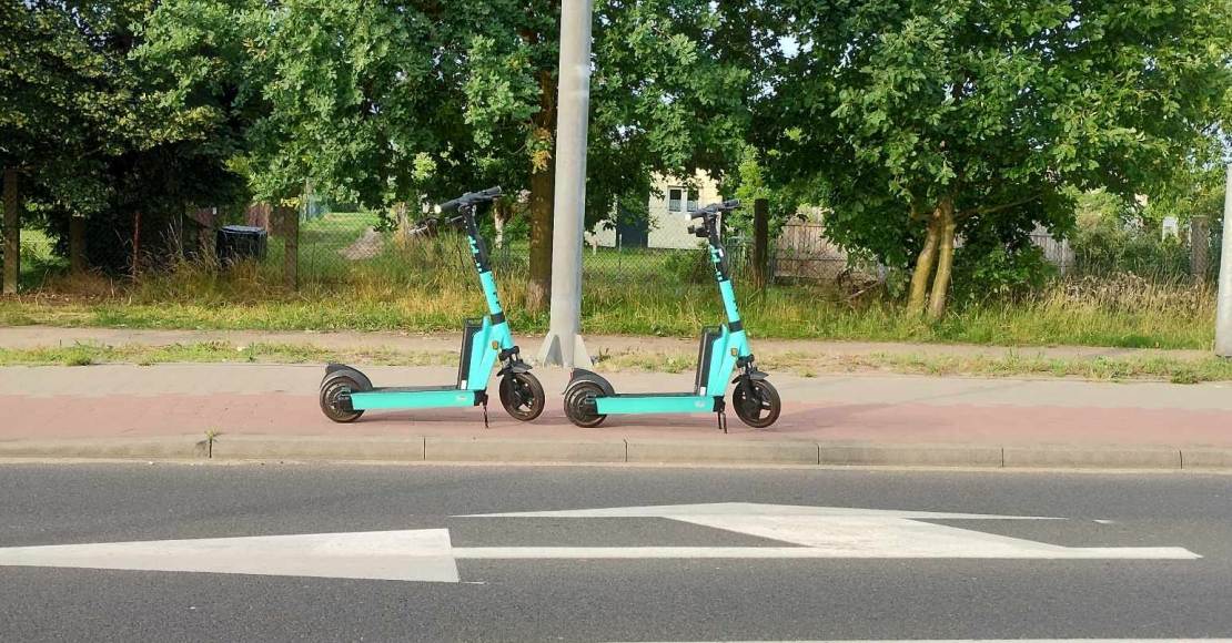 Hulajnogi elektryczne - policjanci przypominają podstawowe przepisy i zasady użytkowania I