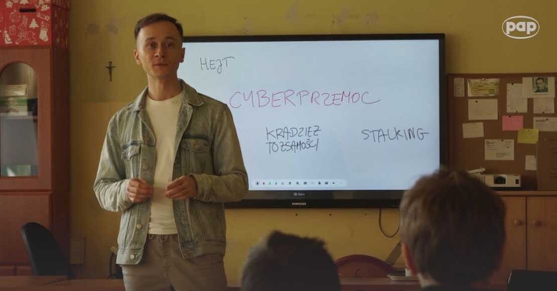 Cyberprzemoc w szkołach doprowadza do depresji, samookaleczeń, samobójstw 